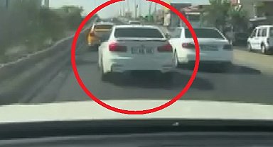 Trafikte otomobiliyle makas attı; o anlar kamerada