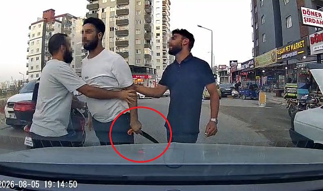 Trafikte tartıştığı sürücüyü darbedip, testereyle saldırmaya çalıştı