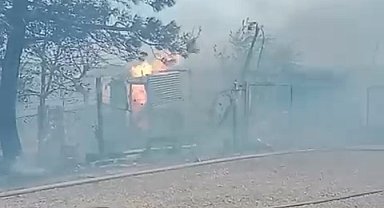 Tuzla'da otluk alanda yangın çıktı; alevler tek katlı eve sıçradı