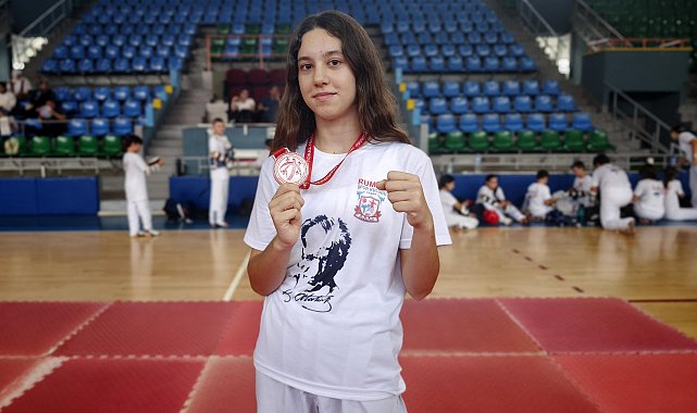 Uluslararası turnuvada kürsüye çıkan milli tekvandocu Eslin'in hedefi dünya şampiyonluğu