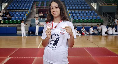 Uluslararası turnuvada kürsüye çıkan milli tekvandocu Eslin'in hedefi dünya şampiyonluğu