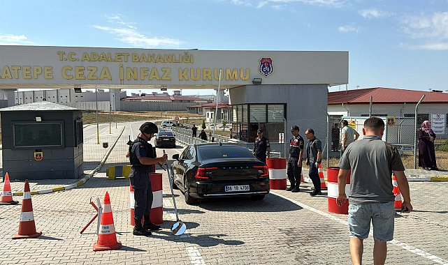 Ümit Özdağ, cezaevindeki Sinem Dedetaş ile Oğuzhan Uğur'u ziyaret etti