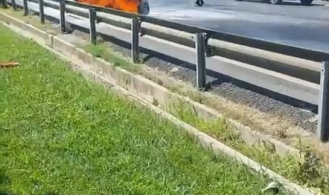 Üsküdar'da seyir halindeki cip alev alev yandı