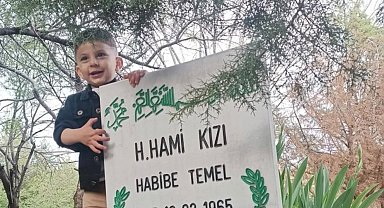 Uyuyakaldığı otomobilde ölen Muhammed Aras, babaannesinin yanına defnedildi