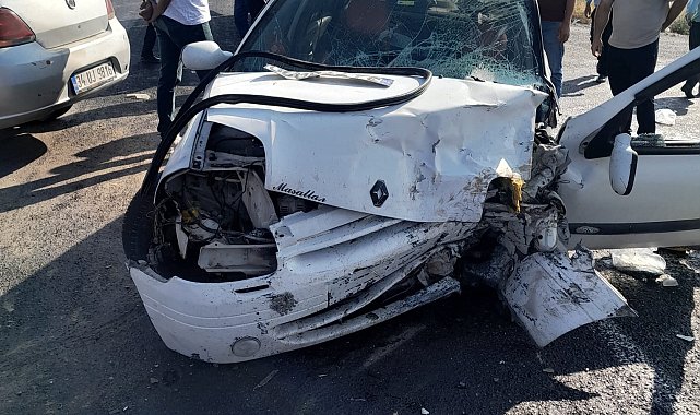 Van'da iki otomobil kafa kafaya çarpıştı: 7 yaralı