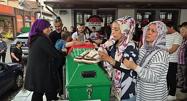 Yan yola düşüp, TIR'a çarpan otomobilin ölen sürücüsü toprağa verildi