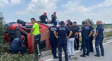 Yangına giderken devrilen itfaiye aracında sıkışan erleri, mesai arkadaşları kurtardı
