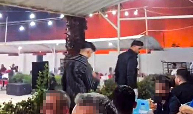 Yangını fark etmeden düğüne devam ettiler; o anlar kamerada