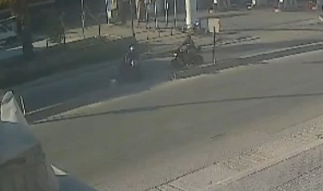 Yaya geçidinde motosikletler çarpıştı; 1 ölü, 1 yaralı