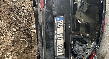 Yol genişletme çalışması yapılan alana uçan otomobildeki 3 kişi öldü