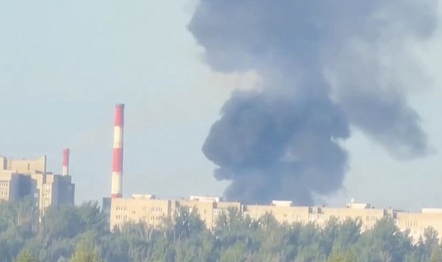 Zelenskiy: Rusya'daki petrol rafinerilerini ve Karadeniz'deki devriye teknelerini vurduk