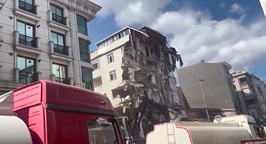 Zeytinburnu'nda 4 katlı binanın yıkım sırasında çökmesi kamerada