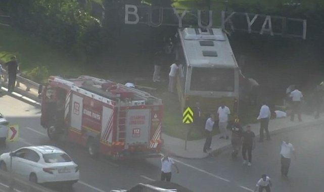 Zeytinburnu'nda İETT otobüsü sitenin bahçe duvarına çarptı; yaralılar var-1