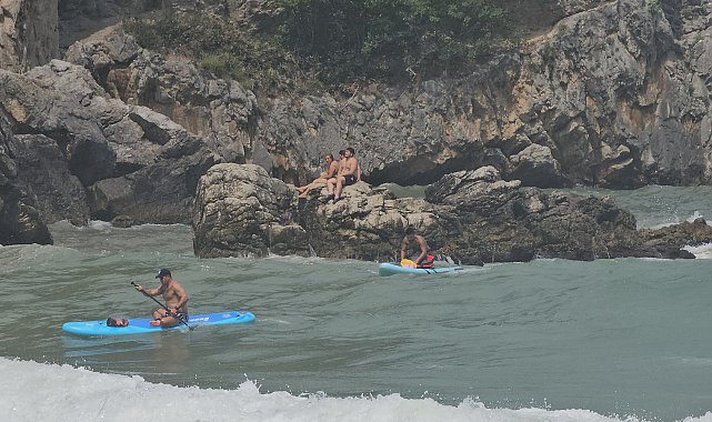 Zonguldak'ta dalgalar arttı, 7 kişi denizde zor anlar yaşadı