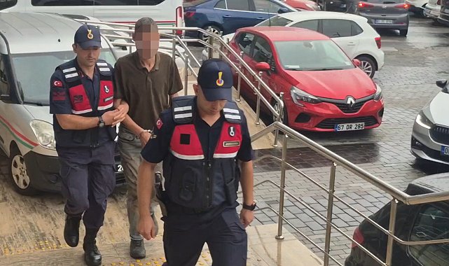 17 yaşındaki kızlarını yatağa zincirledikleri iddia edilen çift gözaltına alındı