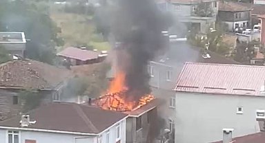 2 katlı ev ve hasat edilen fındıklar yandı