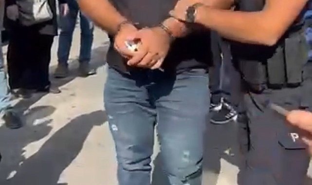 2 kız çocuğunun etek altı görüntülerini çektiği iddia edilen şüpheli, vatandaşlar tarafından yakalandı