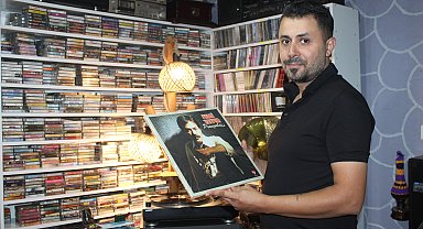 25 metrekare odada 15 bin plak, kaset ve CD'den oluşan koleksiyon oluşturdu