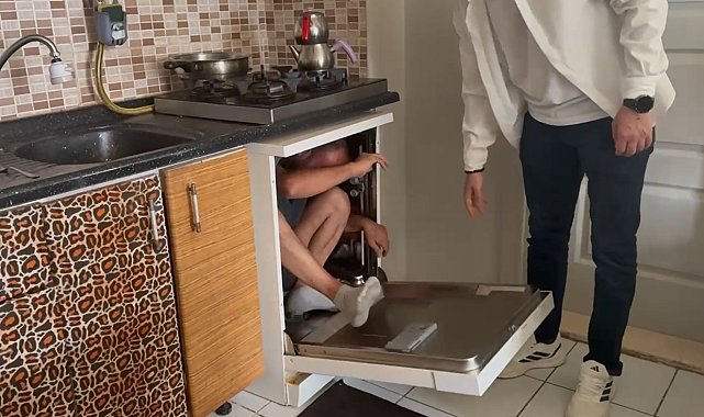 31 yıl hapis cezasıyla aranıyordu, bulaşık makinesinde saklanırken yakalandı