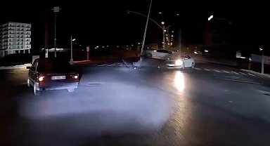 'Işık ihlali' kazası kamerada; 3 yaralı