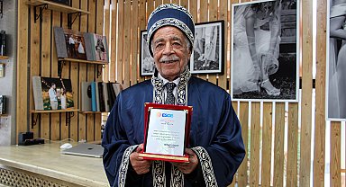 63 yıllık fotoğrafçı, Adana'da yılın ahisi seçildi