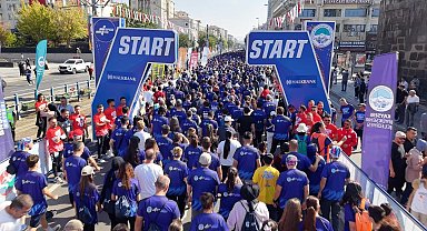 6'ncı Uluslararası Kayseri Yarı Maratonu, 10 bin kişinin katılımıyla koşuldu