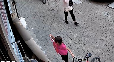 7 yaşındaki Nehir'in bayrak sevgisi kamerada