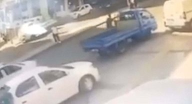 Açtığı kamyonetin kapısı bisikletliye çarptı
