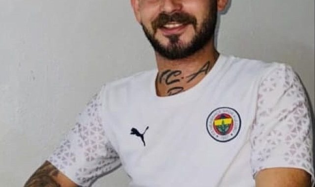 Adana'da hafif ticari araçla çarpışan motosikletin sürücüsü öldü