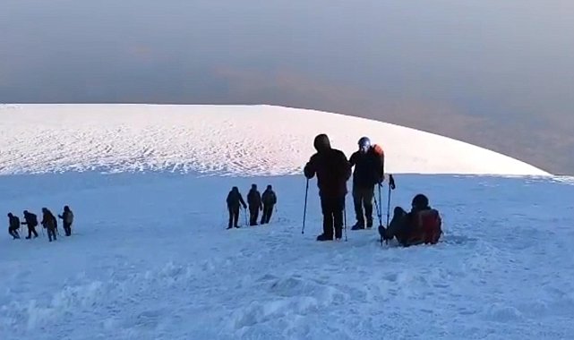 Ağrı Dağı için uyarı: Buzullar küçülüyor