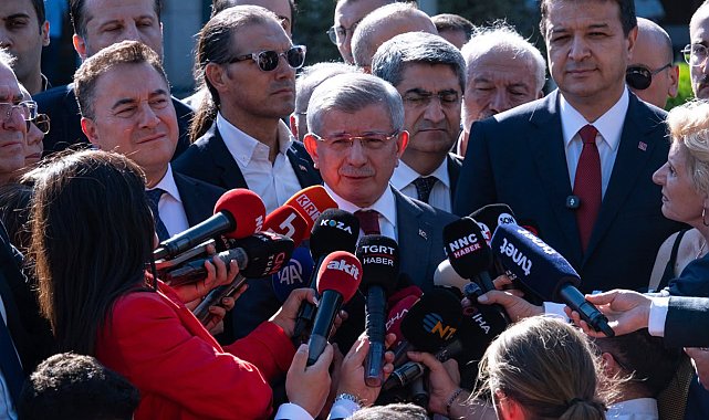 Ahmet Davutoğlu, 'Cumhurbaşkanına hakaret' suçlamasıyla ifade verdi