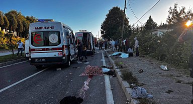 Akçakoca'da TIR ile patpat çarpıştı: 4 ölü, 9 yaralı