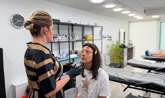 Alopesi hastası Esma Nur'un 'kaş' hayali gerçek oldu