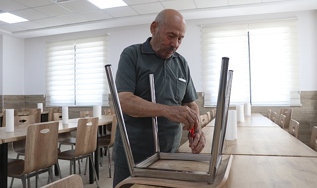 Alzheimer hastası, tedavi gördüğü merkezin gönüllü tamircisi oldu