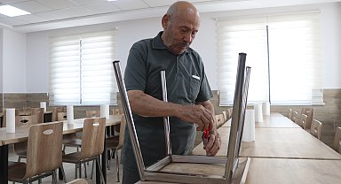Alzheimer hastası, tedavi gördüğü merkezin gönüllü tamircisi oldu