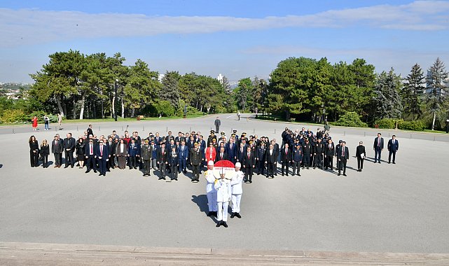 Ankara Valisi Canbolat, Anıtkabir'i ziyaret etti