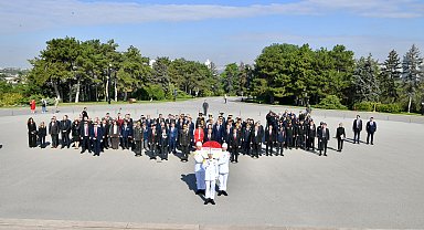 Ankara Valisi Canbolat, Anıtkabir'i ziyaret etti