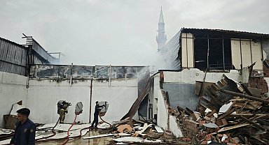 Ankara'da çıkan yangında iki mobilya dükkanı kullanılamaz hale geldi