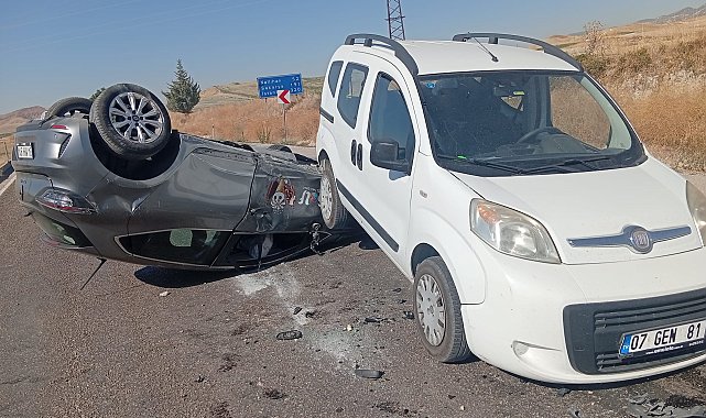 Ankara'da otomobil ve hafif ticari araç çarpıştı: 3 yaralı