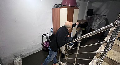 Ankara'da sağanak sonrası rögar taştı; binaların giriş ve bodrum katlarını su bastı