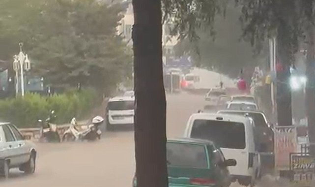 Antalya'da sağanak taşkına neden oldu