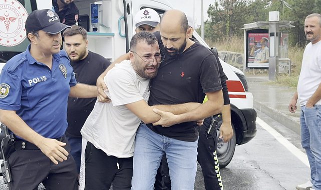 Arnavutköy'de yağış nedeniyle kayganlaşan yola devrilen kamyona hafriyat kamyonu çarptı; 2 yaralı