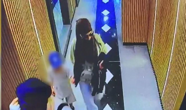 Avcılar'da hırsızlık için binaya giren 3 kadın şüpheli kamerada