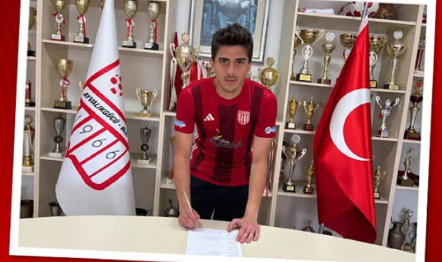 Ayvalıkgücü kaleci Bartu ile uzattı