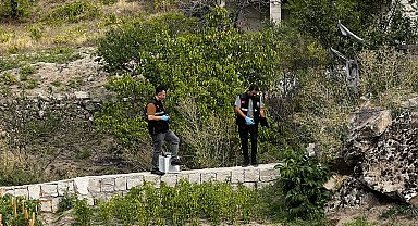 Babasının kucağındayken üzerine kaya parçası düşen çocuk, ağır yaralandı