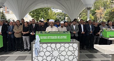 Babasının kucağındayken üzerine kaya parçası düşen Kaan, toprağa verildi