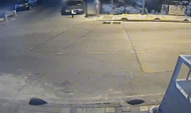 Bağcılar'da sokakta çıplak dolaşan kişi gözaltına alındı