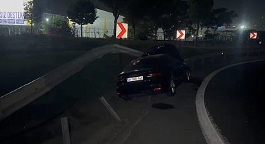 Bahçelievler'de otomobil refüje çarptı: 1 yaralı
