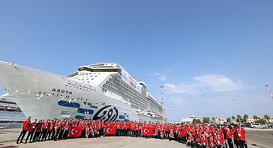 Bakan Bak: Milli sporcularımızla gurur duyuyoruz