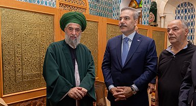 Bakan Fidan, Suriye'de cami ve türbeleri ziyaret etti